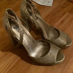 gold high heels!!